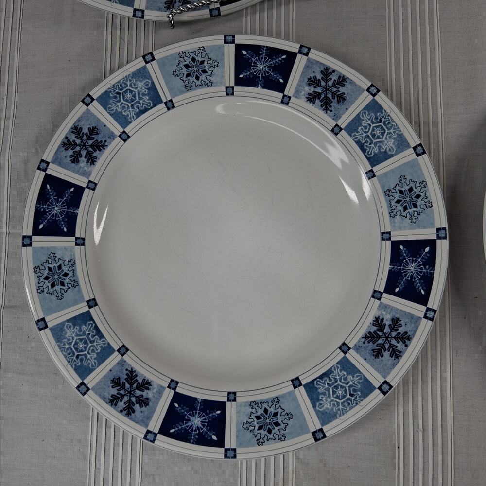Sakura by Oneida Winter Frost Pattern 10 7/8" Dinner Plates Vintage Set of 4 (C)